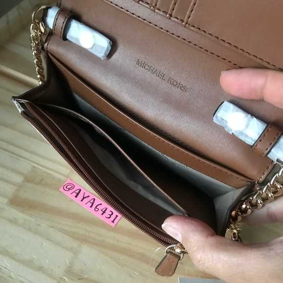 Michael Kors Purse🎈🎈 - Picture 8 of 11